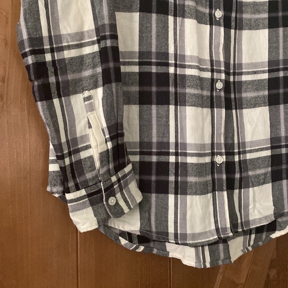 Old Navy Classic Flannel Shirt - Picture 4 of 5